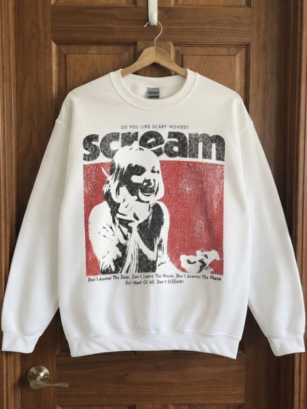 Vintage White Crewneck Sweatshirt with Red & Black 'Scream' Graphic